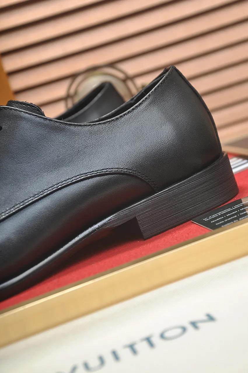 Men's men's shoes 💰540💶 [LV] (original single cowhide lining) 🍀LV's latest genuine leather business suit shoes are launched simultaneously on the official website. The first-layer cowhide imported from Italy is made of heavy gold, 💥official website 1:1 rubber outsole. Versatile to wear, high-end without losing class, and the color combination is extraordinary. This four-season style is alluring when worn on your feet, showing off your big-name flair. Standard code 38-45 (45 customized)